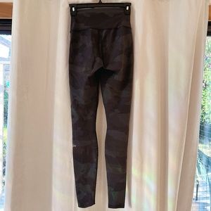 Alo High Waist Vapor Camo Legging Size XXS